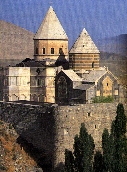 أديرة وكنائس أرمنية
