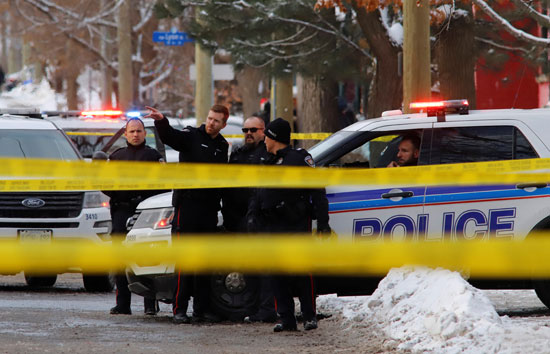 الشرطة الكندية تفرض طوقا أمنيا