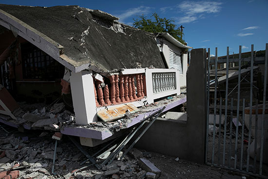 منزل منهار بعد زلزال في جوانيكا