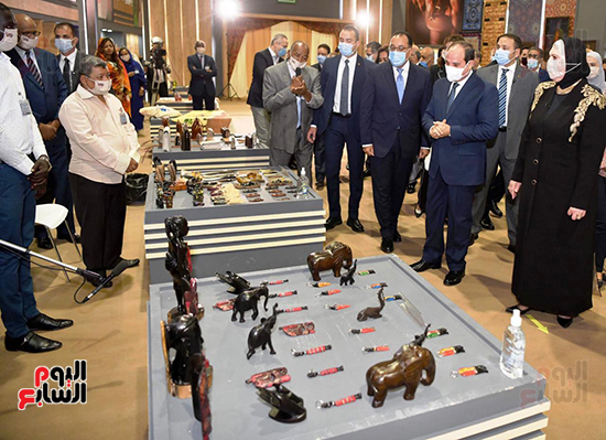 السيسى يفتتح معرض تراثنا للحرف اليدوية بمشاركة 600 صانع (3)