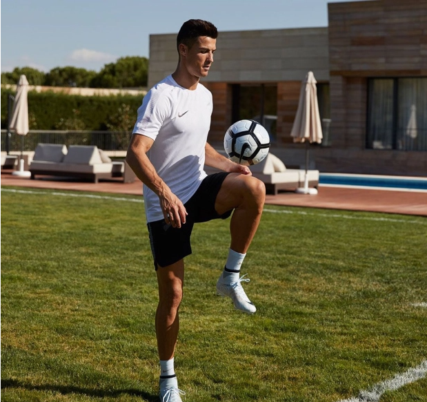رونالد يمارس الرياضة فى قصر مدريد