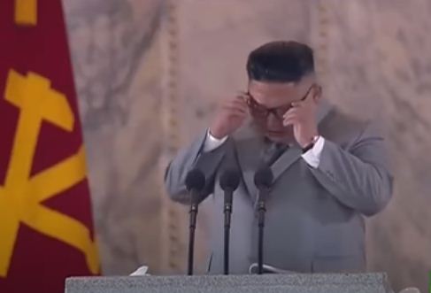 بكاء زعيم كوريا الشمالية