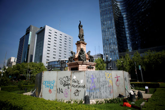 تمثال كريستوفر كولومبوس قبل قرار نقله خوفًا من تفكيكه