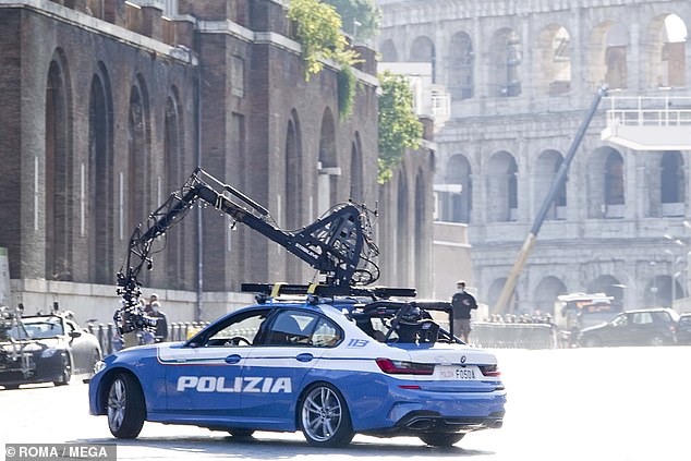 توم كروز يصور Mission Impossible 7 في روما(13)