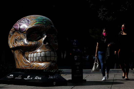 2020-10-14T003615Z_1524363716_RC20IJ989DG9_RTRMADP_3_MEXICO-DAYOFTHEDEAD