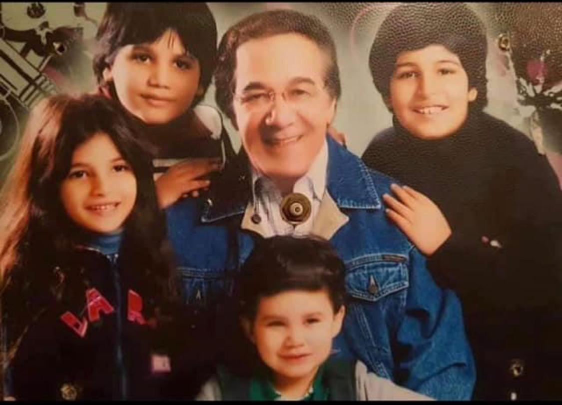 محمود ياسين مع احفاده
