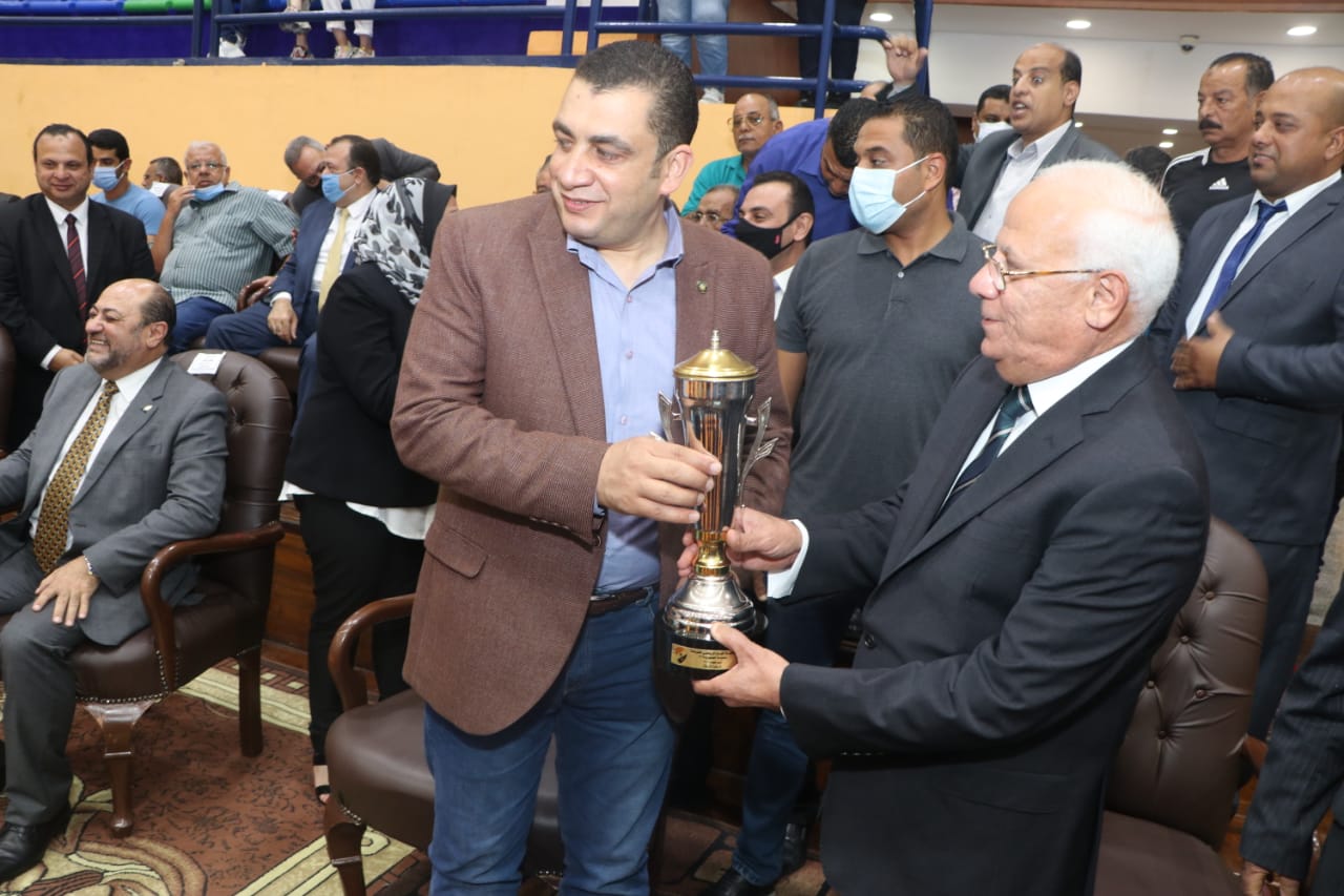 محافظ بورسعيد يشهد ختام بطولة دوري الشركات في نسختها الـــ ـ53  (7)