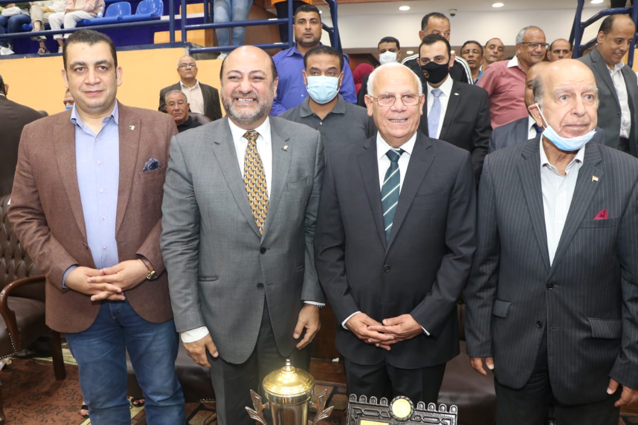 محافظ بورسعيد يشهد ختام بطولة دوري الشركات في نسختها الـــ ـ53  (8)