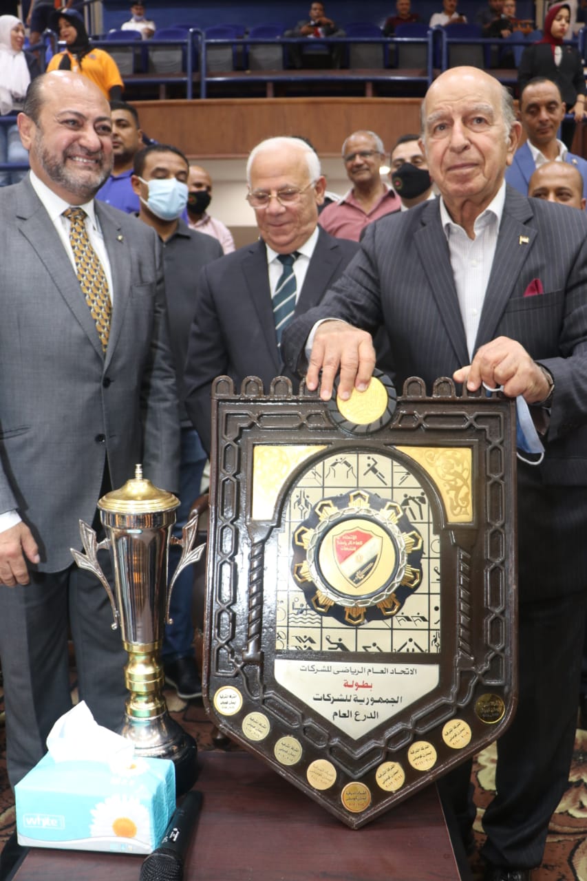 محافظ بورسعيد يشهد ختام بطولة دوري الشركات في نسختها الـــ ـ53  (1)