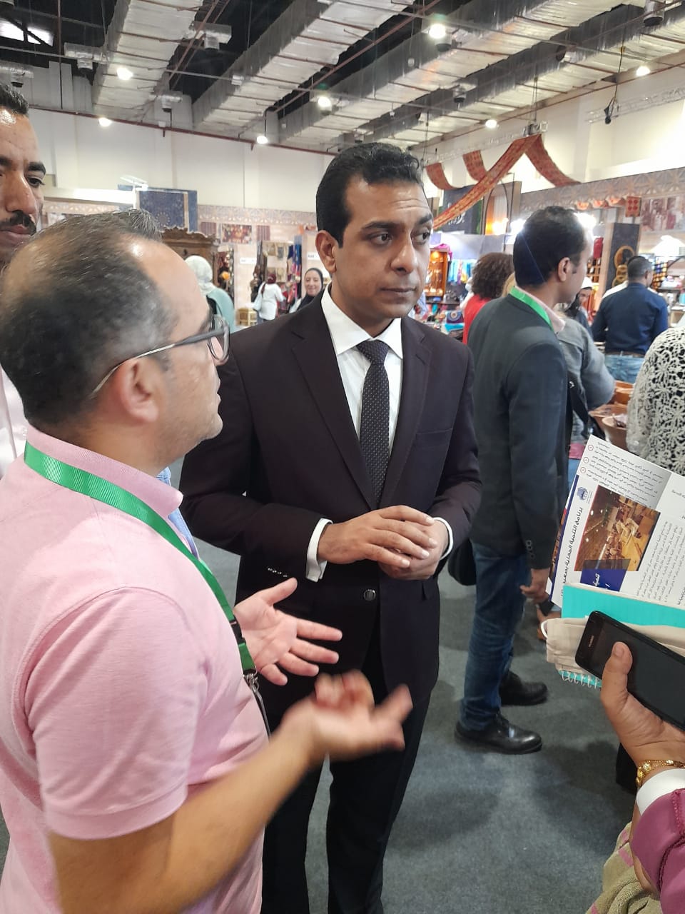 نائب محافظ قنا يتفقد منتجات صناعة الفركة المشاركة في معرض تراثنا بالقاهرة (7)