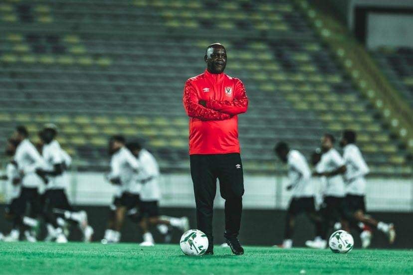 موسيماني يتابع مران الاهلي الاخير في المغرب