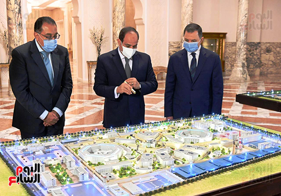 الرئيس السيسي مع الدكتور مصطفى مدبولي واللواء محمود توفيق وزير الداخلية (3)