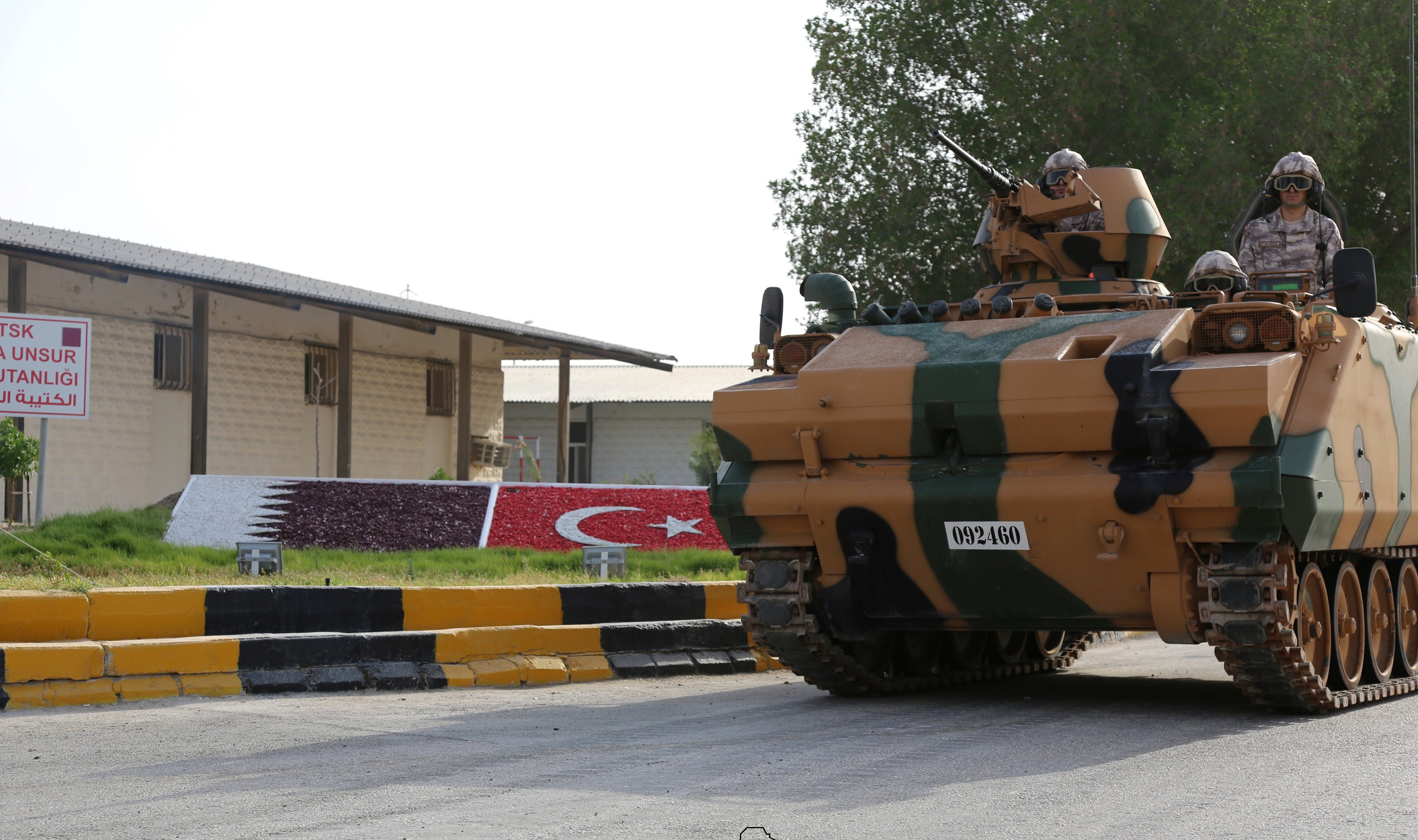 993036-قوات-تركية-فى-قطر