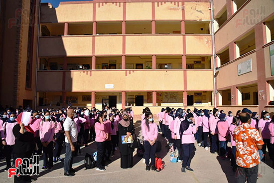 الغضبان-يشارك-طلاب-مدرسة-بورسعيد-الثانوية-بنات-طابور-الصباح-(1)