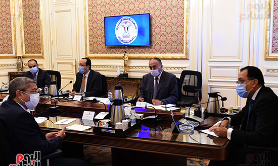 رئيس الوزراء يلتقى مسئولى مجموعة العربى لاستعراض خططهم التوسعية (2)