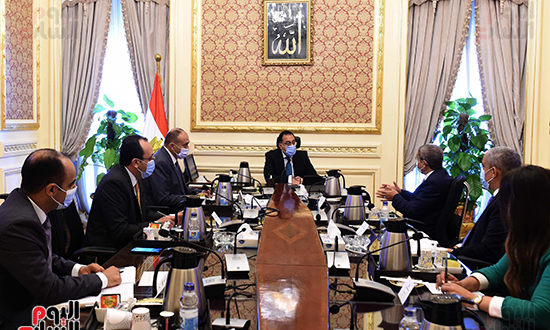 رئيس الوزراء يلتقى مسئولى مجموعة العربى لاستعراض خططهم التوسعية (4)