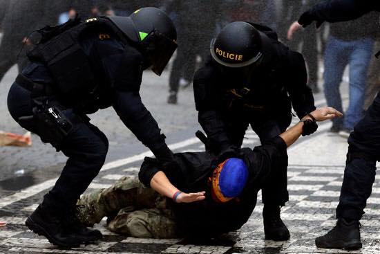 القبض علىالمتظاهرين