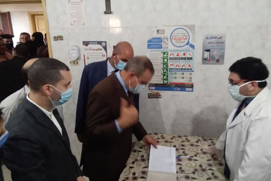 محافظ كفر الشيخ يوجه بتوفير الأدوية للمواطنين  (6)