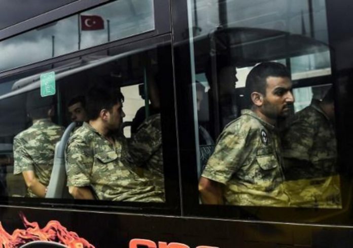 اعتقال جنود الجيش التركي