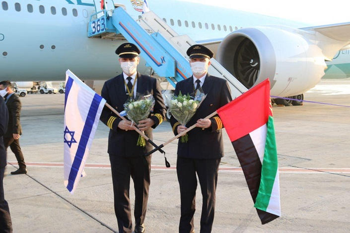 62-145510-israeli-first-emirati-plane-ben-gurion-airport-2