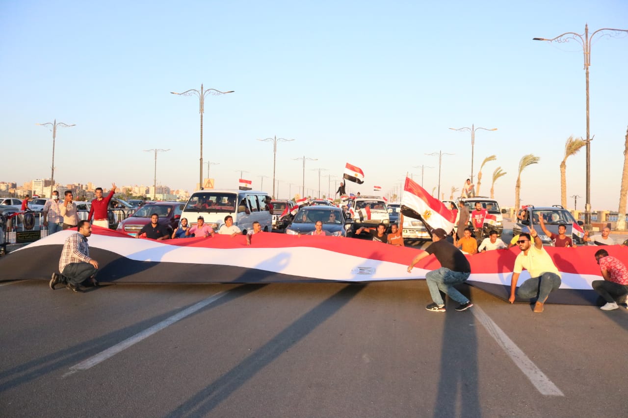 أعلام مصر تزين الشزارع