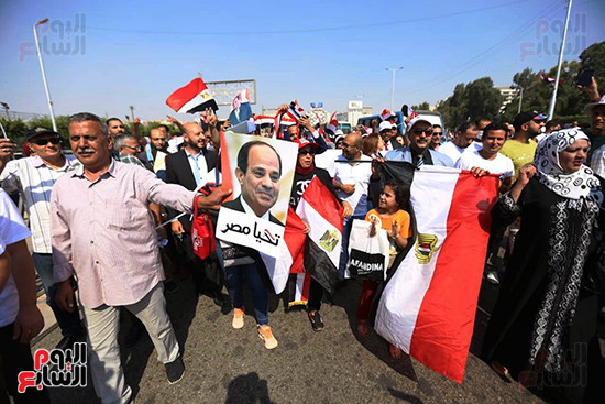 المصريون يحتفلون بانتصارات أكتوبر ودعم الدولة والرئيس