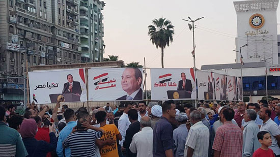 الآلاف يحتشدون بميدان الثورة (4)