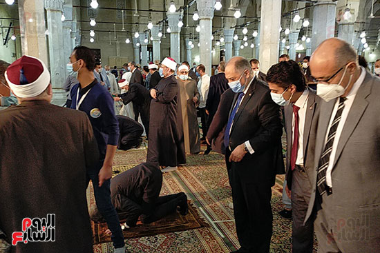 وزير الأوقاف ومفتى الجمهورية يصلان مسجد سيدى أحمد البدوى بطنطا (2)