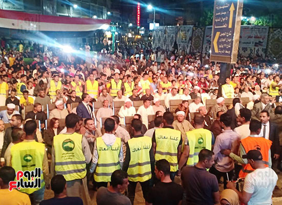 الآلاف يحتشدون بميدان المحطة فى قنا للاحتفال بنصر أكتوبر ودعم الدولة (4)