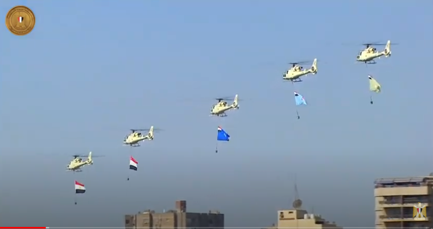 المروحيات تعمل أعلام القوات المسلحة