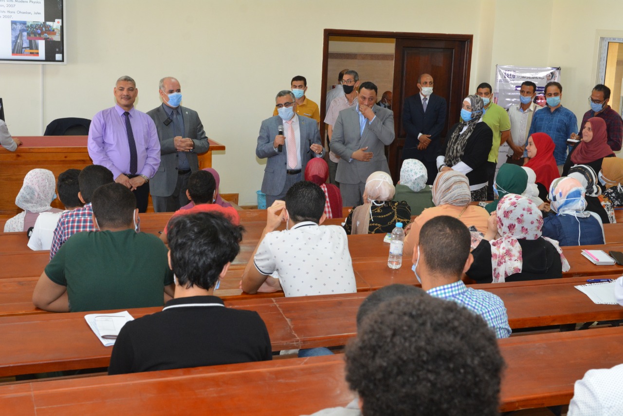 رئيس جامعة الفيوم يتفقد مقر الجامعة المصرية للتعلم الإلكترونى الأهلية اليوم السابع