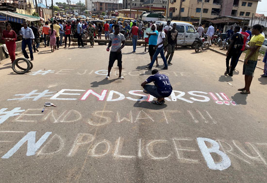 2020-10-20T112118Z_1829422371_RC2BMJ9CE5IT_RTRMADP_3_NIGERIA-PROTESTS-POLICE