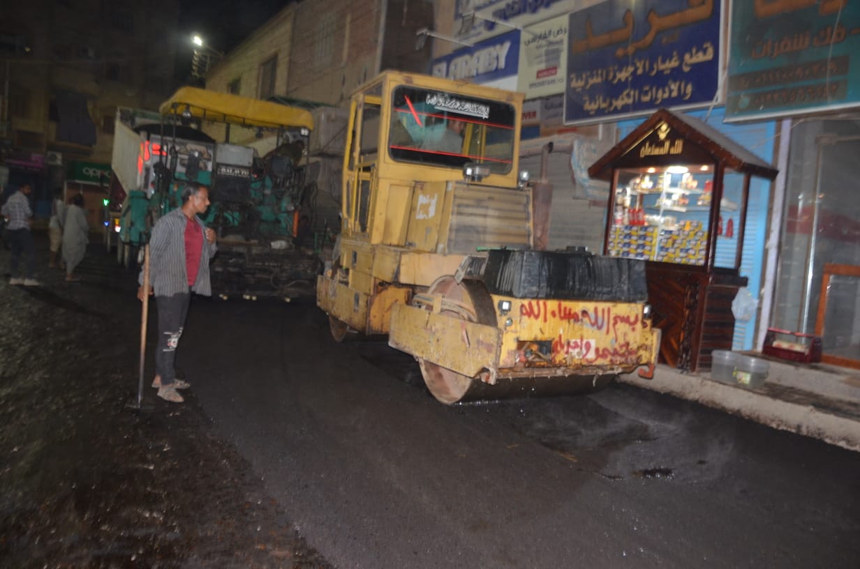 شوارع مدينة إسنا تتجمل وبدء عملية الرصف بعدد من الشوارع الرئيسية  (4)