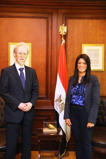 الدكتورة رانيا المشاط وزيرة التعاون الدولي وماساكى نوكي سفير اليابان بالقاهرة (2)