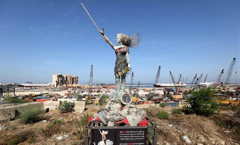 تمثال عروس الثورة (3)