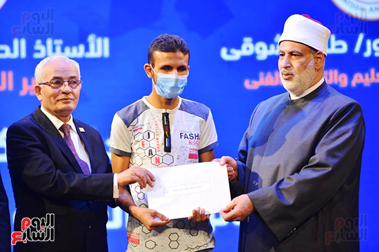 تكريم وزارة الرياضة اوائل الثانوية الازهرية (2)