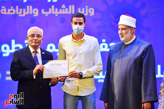 تكريم وزارة الرياضة اوائل الثانوية الازهرية (39)