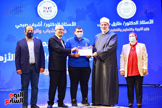 تكريم وزارة الرياضة اوائل الثانوية الازهرية (18)
