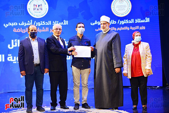 تكريم وزارة الرياضة اوائل الثانوية الازهرية (4)