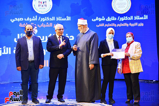 تكريم وزارة الرياضة اوائل الثانوية الازهرية (31)