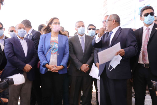 4 من الوزراء فى سوهاج لمتابعة مشروعات برنامج التنمية المحلية لصعيد مصر (49)