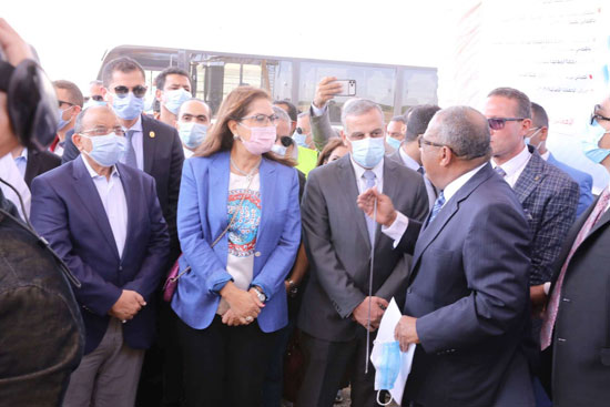 4 من الوزراء فى سوهاج لمتابعة مشروعات برنامج التنمية المحلية لصعيد مصر (45)