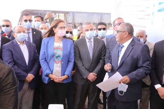 4 من الوزراء فى سوهاج لمتابعة مشروعات برنامج التنمية المحلية لصعيد مصر (27)