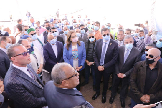 4 من الوزراء فى سوهاج لمتابعة مشروعات برنامج التنمية المحلية لصعيد مصر (54)