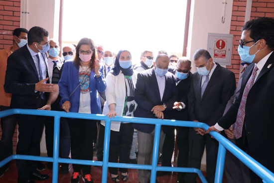4 من الوزراء فى سوهاج لمتابعة مشروعات برنامج التنمية المحلية لصعيد مصر (32)