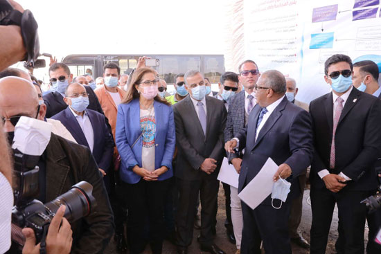 4 من الوزراء فى سوهاج لمتابعة مشروعات برنامج التنمية المحلية لصعيد مصر (50)