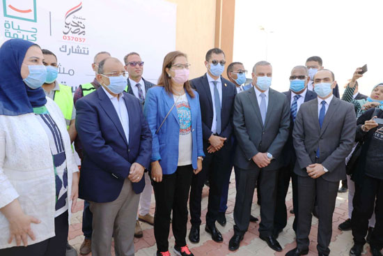 4 من الوزراء فى سوهاج لمتابعة مشروعات برنامج التنمية المحلية لصعيد مصر (51)