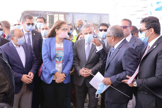 4 من الوزراء فى سوهاج لمتابعة مشروعات برنامج التنمية المحلية لصعيد مصر (28)