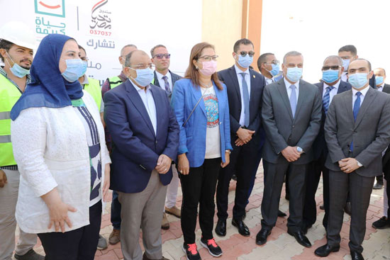 4 من الوزراء فى سوهاج لمتابعة مشروعات برنامج التنمية المحلية لصعيد مصر (31)