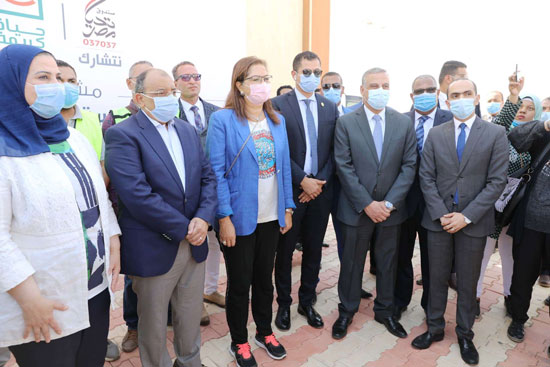 4 من الوزراء فى سوهاج لمتابعة مشروعات برنامج التنمية المحلية لصعيد مصر (44)